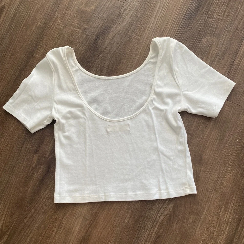 Crop top - Picture 2 of 3